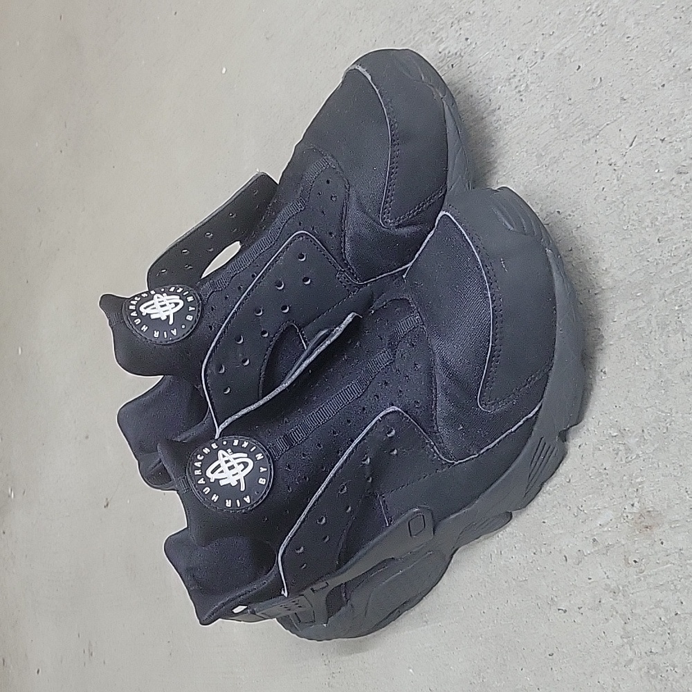 Nike Air Huaraches Black 11